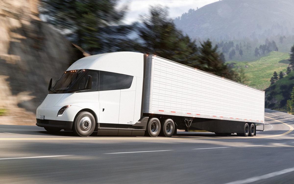 Elon Musk ha deciso: inizia la produzione del primo truck Tesla elettrico